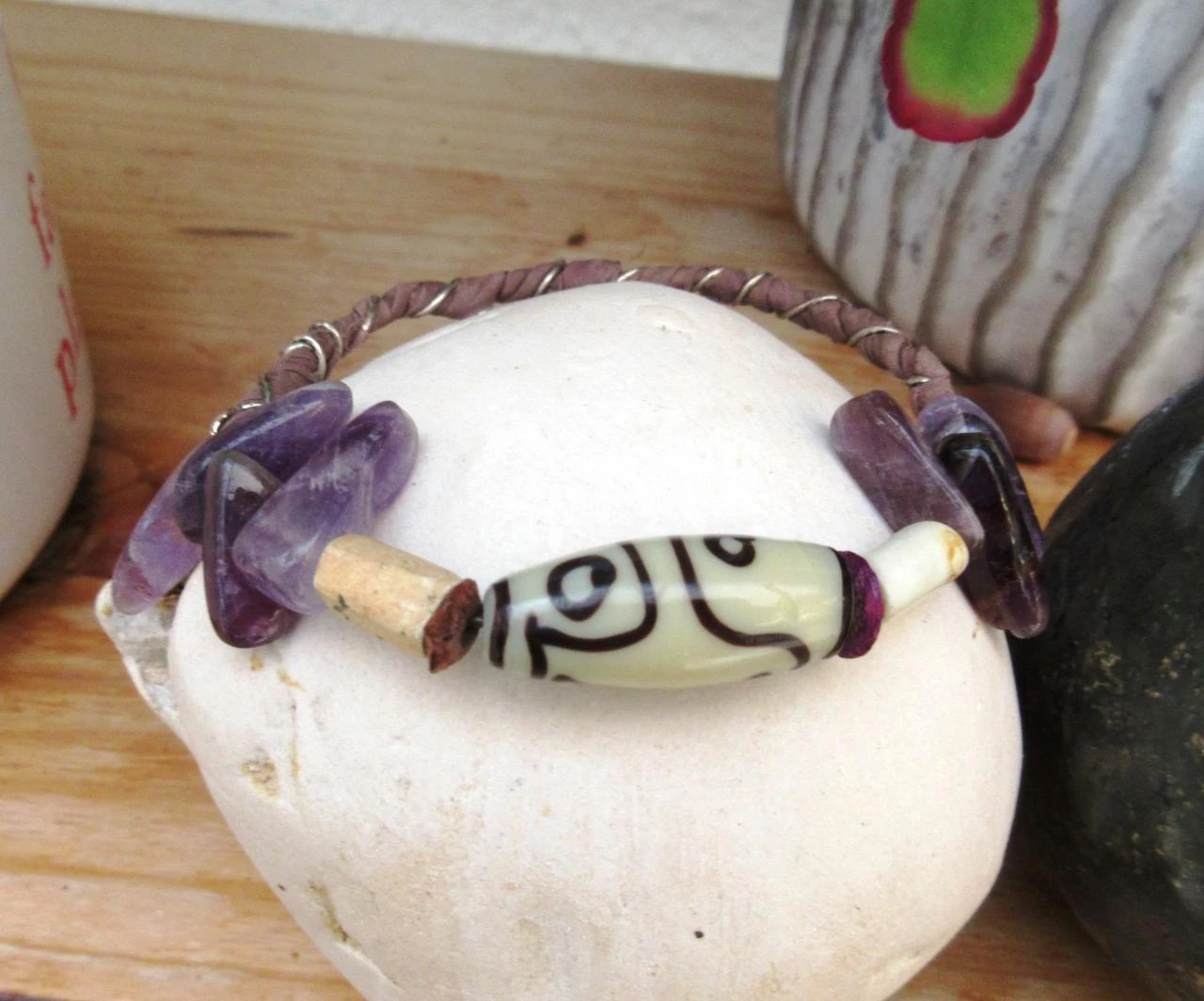 Bohemien tribale semi-rigide armband met DZI parel en amethist buisjesparels – photo 6